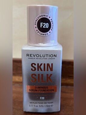 REVOLUTION SKIN SILK SERUM FOUNDATION - F20